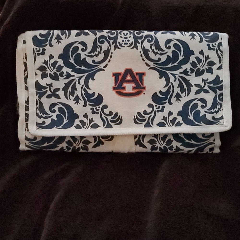 Hanging makeup bag